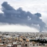 Ataca Irán con drones aeropuerto de Kuwait; reportan un muerto y decenas de heridos