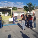 Exigen padres de familia destitución de intendente por maltrato y paranoia