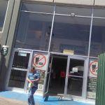 Llega golpeada a la 44 y muerte