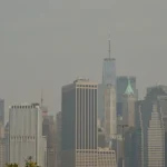 Nueva York bajo alerta por mala calidad del aire debido al humo de incendios en Canadá