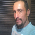 Tiene a Damaris y Valeria en el pecho